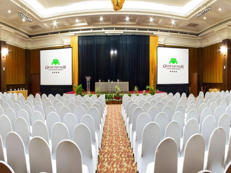 Grand Pasundan convenciones Hotel Bandung Exterior foto